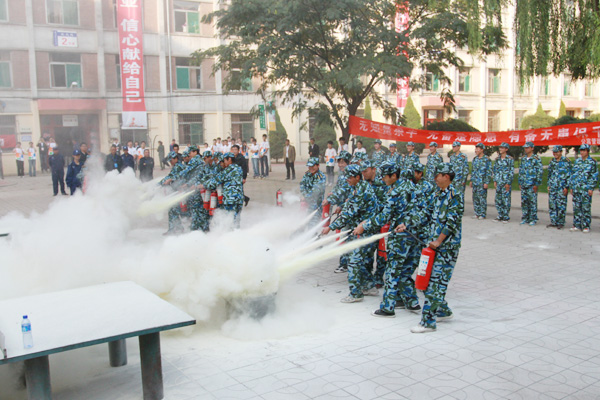 bevictor伟德举行新生地震消防综合应急疏散演练