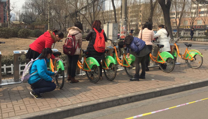 bevictor伟德各学生党支部开展“传承雷锋精神 弘扬核心价值观”学习雷锋主题月活动