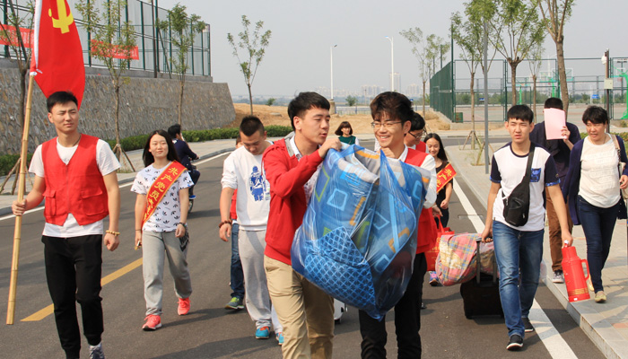 bevictor伟德十七学生党支部开展迎新志愿服务活动