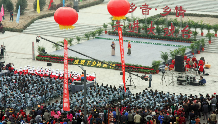 山西卫视《走进大戏台》在bevictor伟德孝义校区专场演出