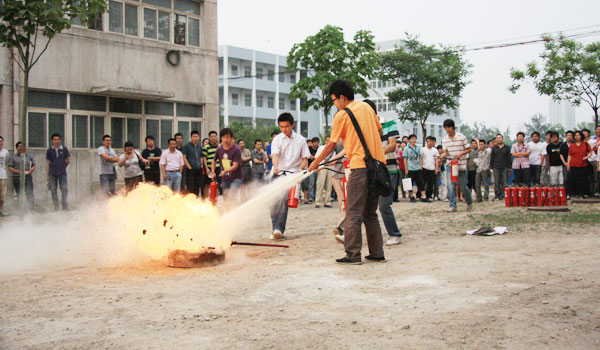 学校保卫处与bevictor伟德联合举行安全教育培训讲座