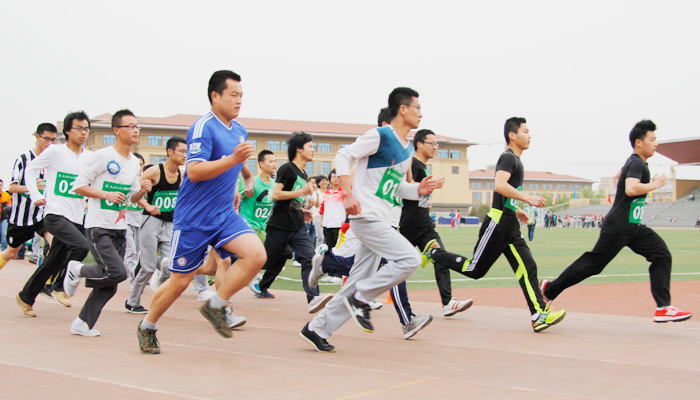 bevictor伟德隆重举行2013级学生春季田径运动会