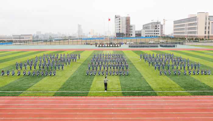 bevictor伟德举行2014级新生军训汇报表演暨总结表彰大会