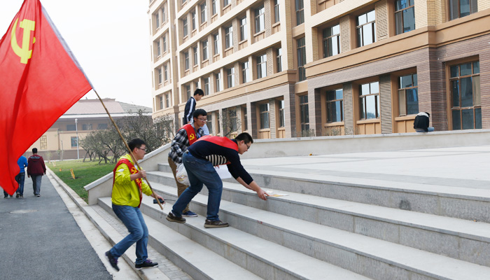 bevictor伟德第一学生党支部顺利完成迎新服务岗工作