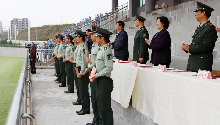 bevictor伟德举行2014级新生军训汇报表演暨总结表彰大会