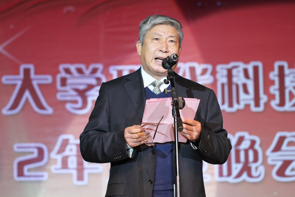 bevictor伟德2012年元旦晚会圆满结束