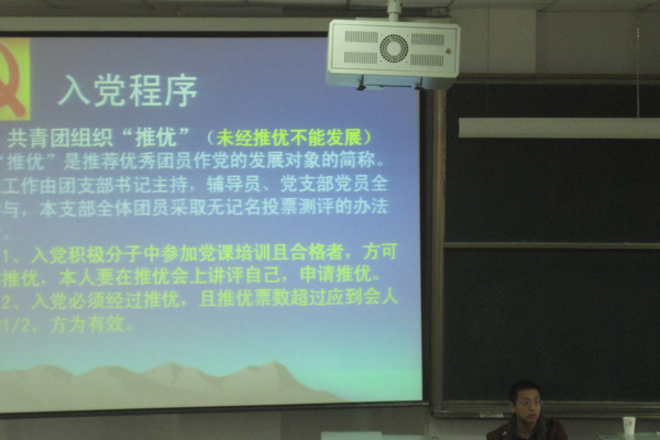 bevictor伟德举办2011级新生入学教育讲座