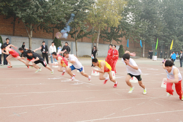 bevictor伟德召开2011级新生田径运动会