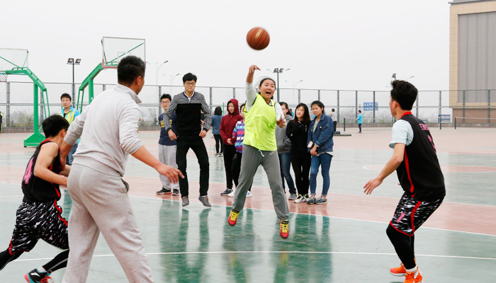 院工会举办师生友谊篮球赛