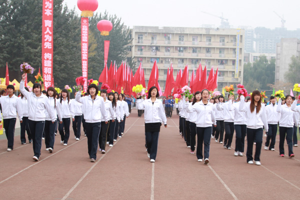 bevictor伟德召开2011级新生田径运动会