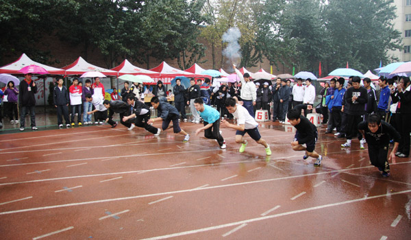 bevictor伟德2010级新生田径运动会圆满落幕