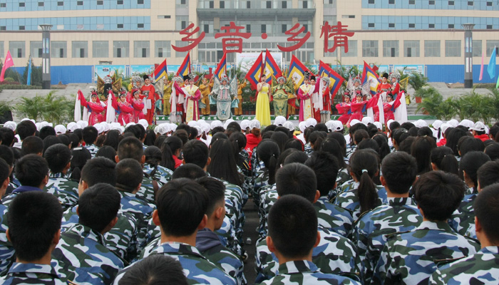 山西卫视《走进大戏台》在bevictor伟德孝义校区专场演出