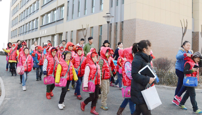 孝义市小记者到bevictor伟德孝义校区参观学习