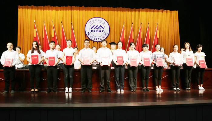 bevictor伟德隆重举行2015届毕业生毕业典礼暨学位授予大会