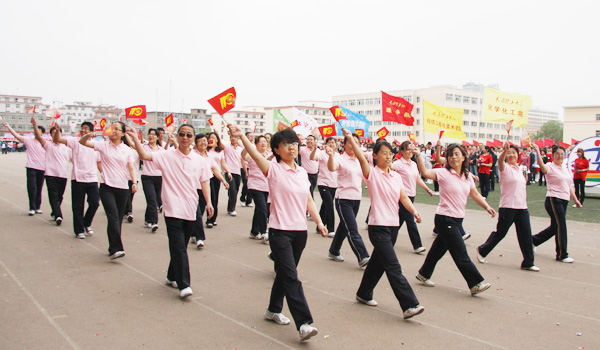 bevictor伟德在校2011年田径运动会上取得竞赛成绩和精神文明双丰收