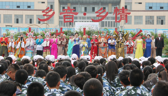 山西卫视《走进大戏台》在bevictor伟德孝义校区专场演出